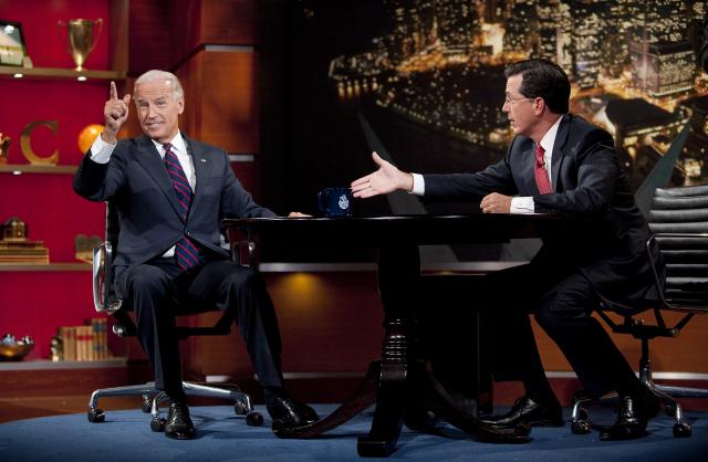 9colbert-biden-table25626