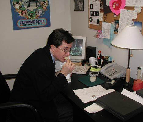 Stephen eating in his office_001.jpg