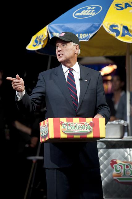 8colbert-biden-hotdogs5287